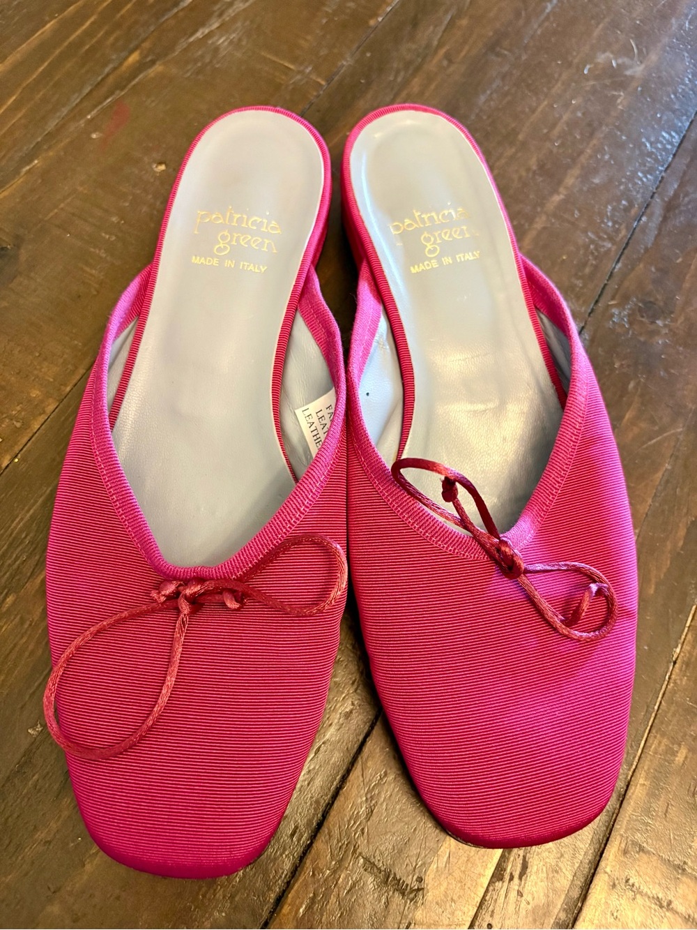 Vero Cuoio Women's Bright Pink Slip-On Mules with Bow